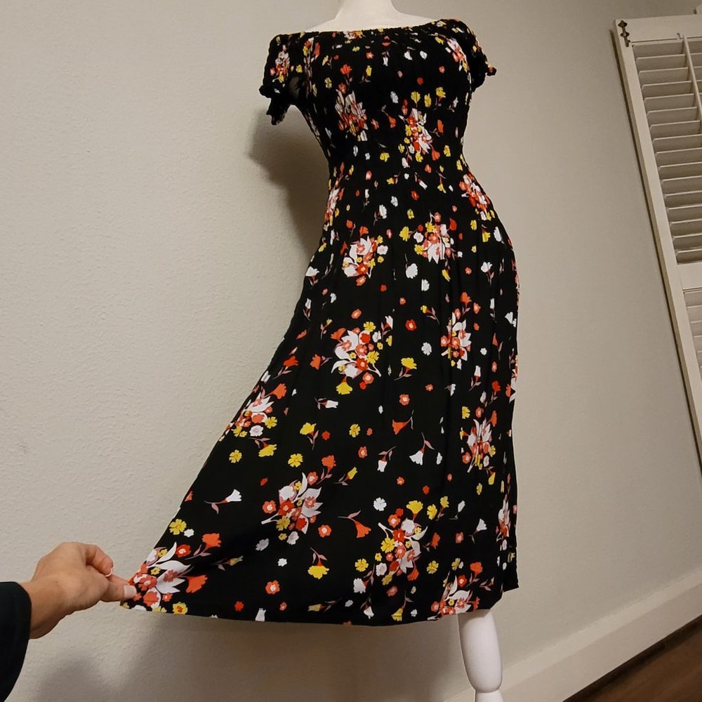 Stretch Bodice Black Floral Summer Dress - Picture 2 of 5